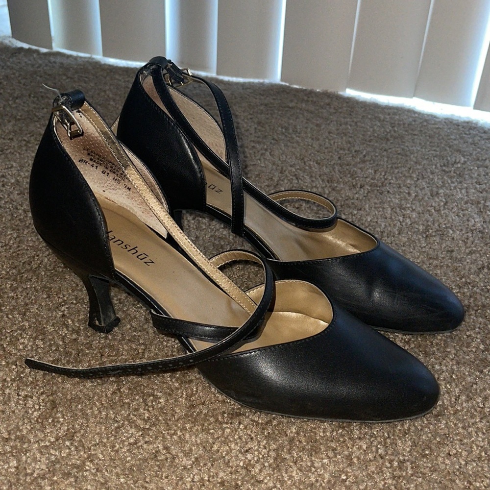 Used black leather danshuz heels size 9m